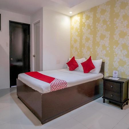 Oyo 697 Obrero Suites Davao Экстерьер фото