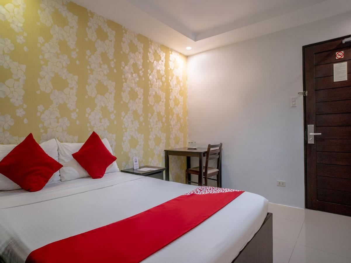 Oyo 697 Obrero Suites Davao Экстерьер фото