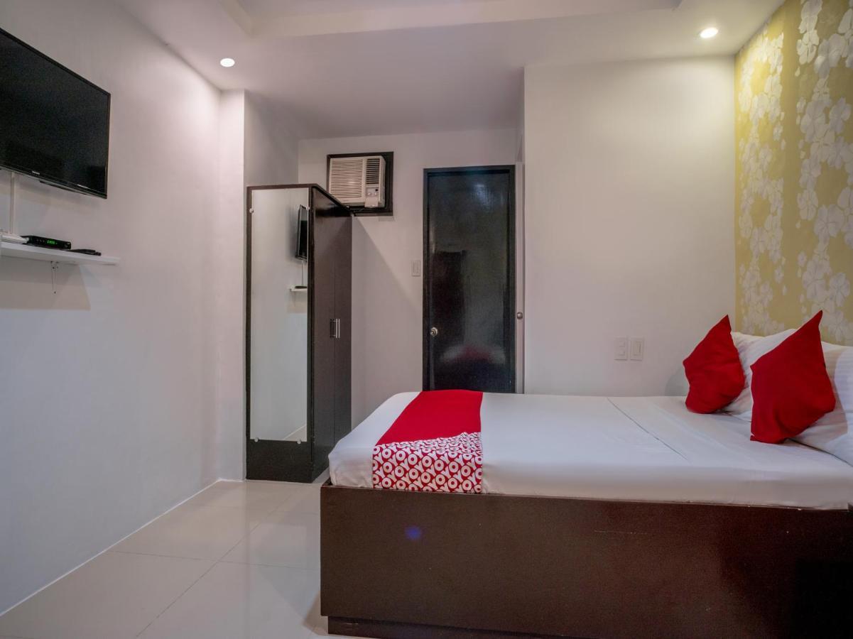 Oyo 697 Obrero Suites Davao Экстерьер фото