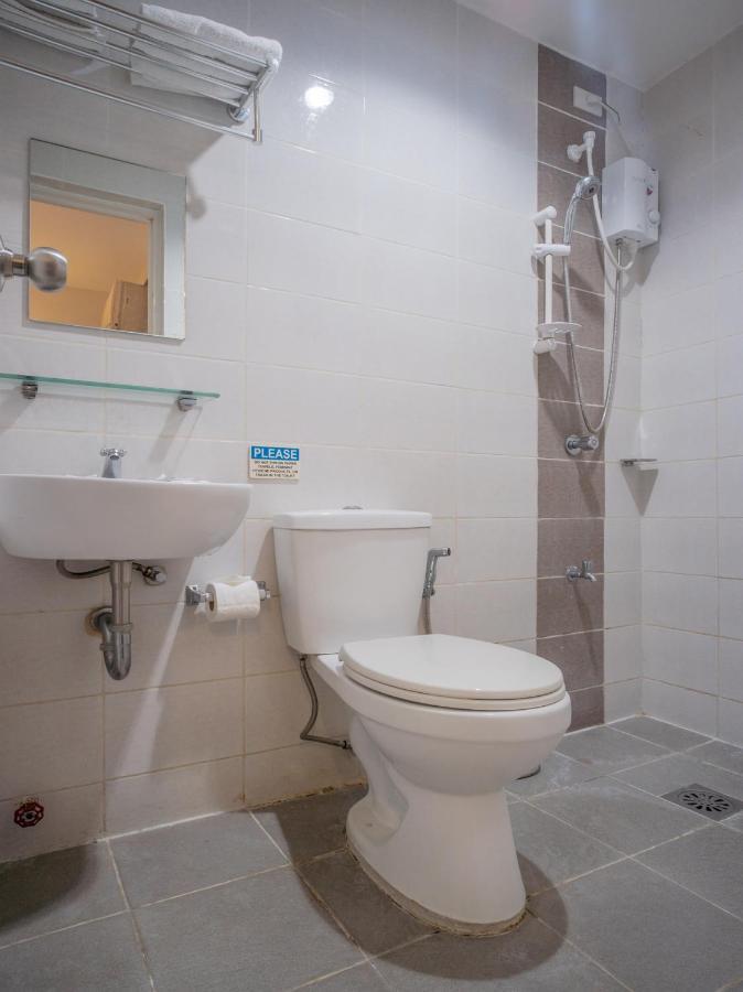 Oyo 697 Obrero Suites Davao Экстерьер фото