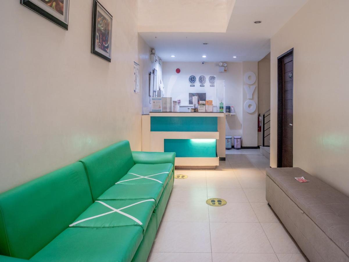 Oyo 697 Obrero Suites Davao Экстерьер фото